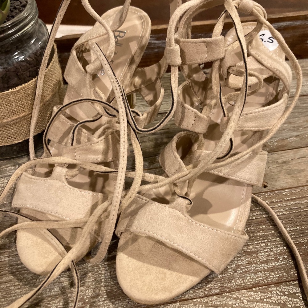 Bella Marie 6.5 light cream suede heels